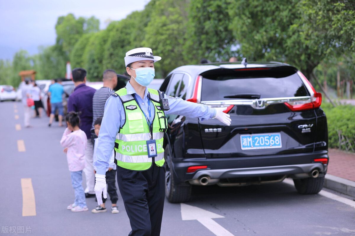 新交规带来的福利 6座和7座私家车超员1人驾驶证不扣分