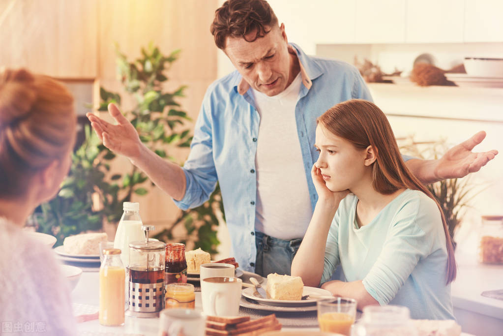 离婚后孩子的抚养费怎么规定的？非婚生子女要求抚养费应该给吗？